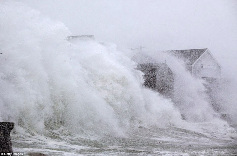 Ảnh: Bão bom gây lụt lịch sử, giao thông hỗn loạn và chết người hàng loạt ở Mỹ